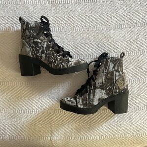Steve Madden Gray/Silver Suede High Heeled Ankle Boots